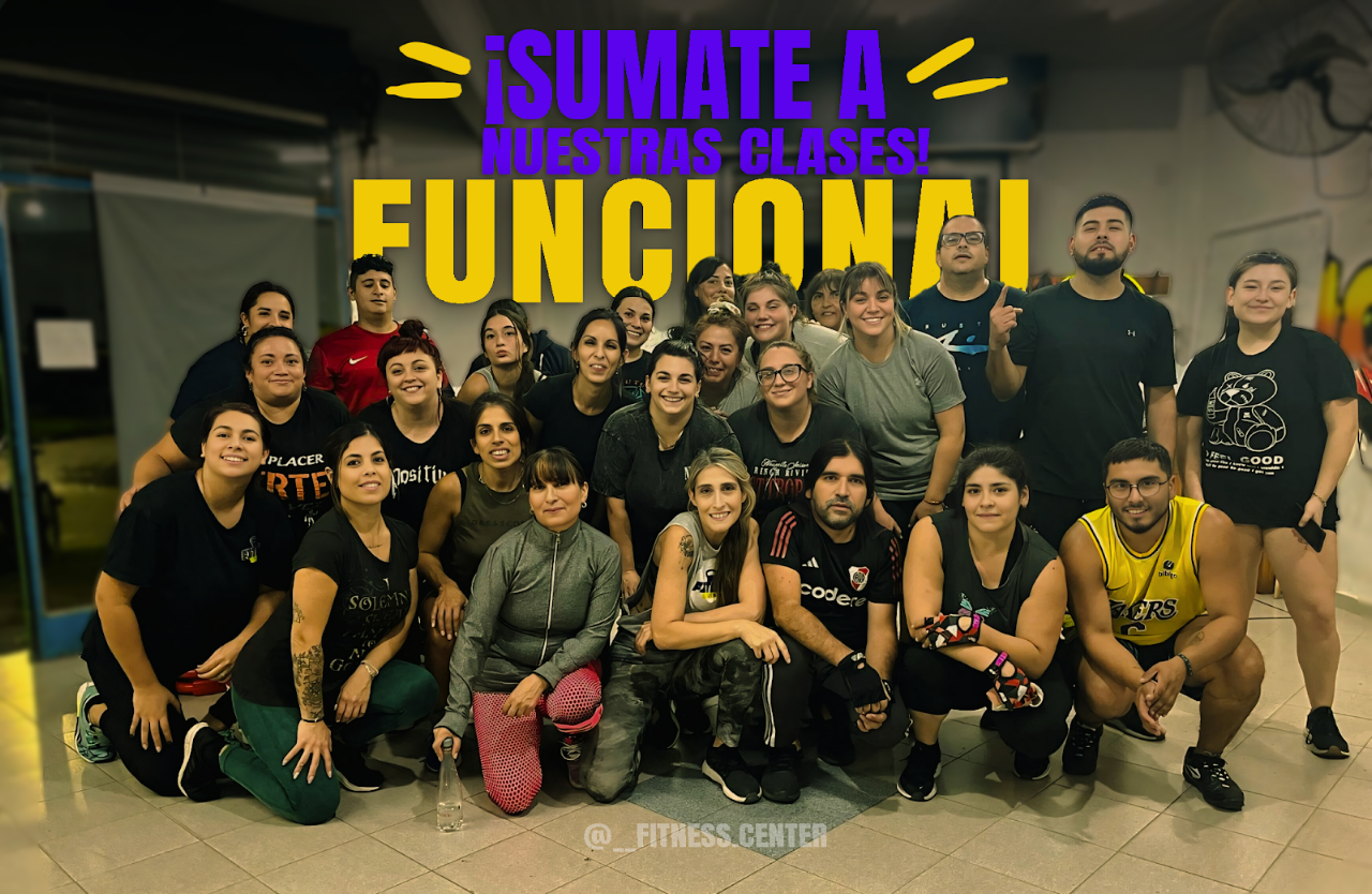 Clase grupal de entrenamiento funcional en Ituzaingó con alumnos realizando ejercicios con kettlebells en equipo